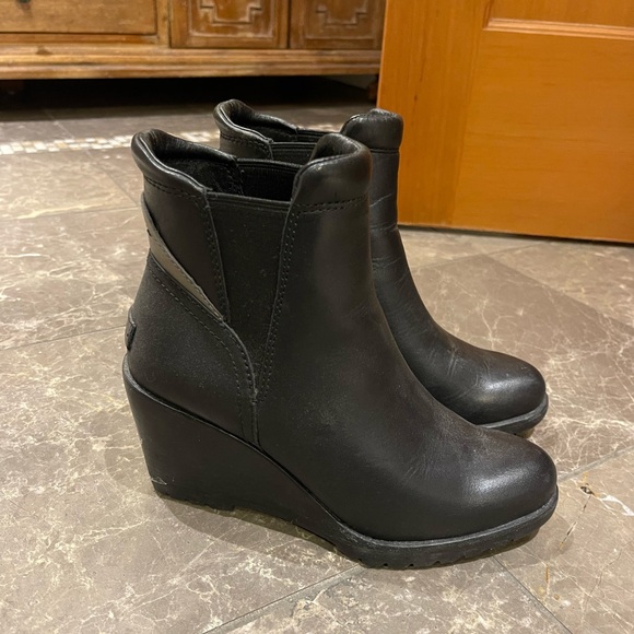 Sorel Leather ankle boots with wedge heel in black! - Picture 1 of 6